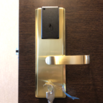 【福岡県内　ビジネスホテル　客室錠前　カードキーに取り替え。】